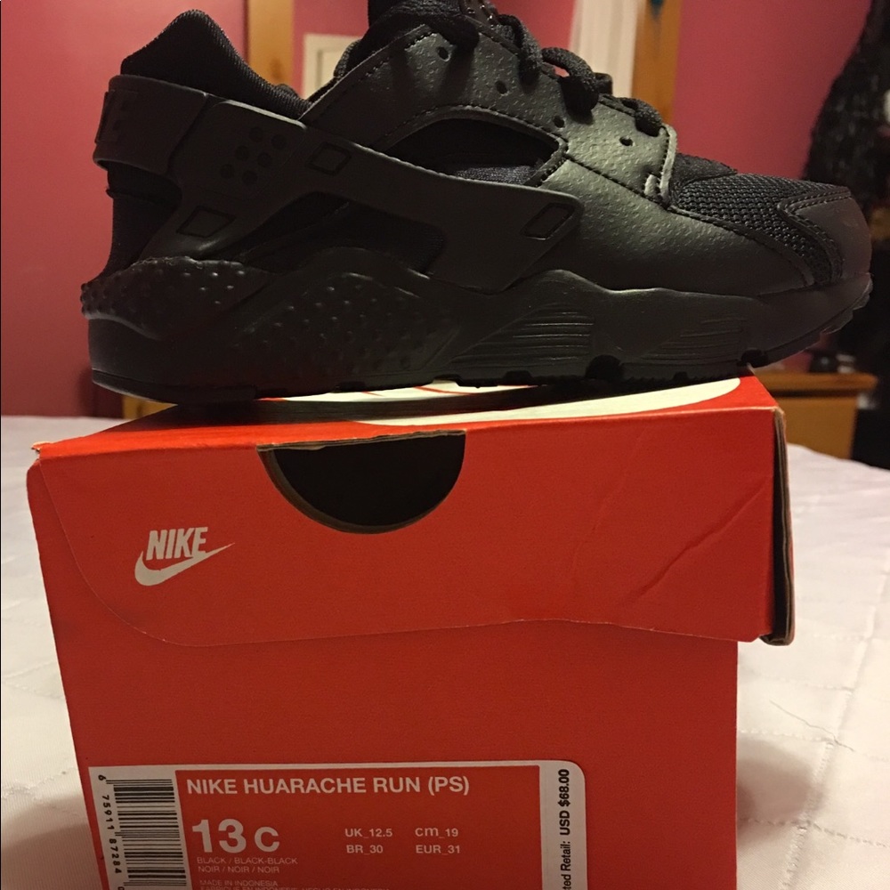 KIDS BLACK NIKE HUARACHE RUN